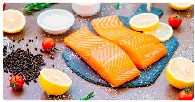 A comida diaria de peixe da dieta de 6 pétalos pode incluír salmón ao vapor